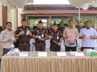 Kejari Abdya Musnahkan Puluhan Barang Bukti Yang Telah Inkracht