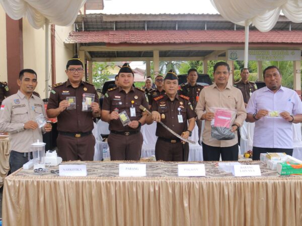 Kejari Abdya Musnahkan Puluhan Barang Bukti Yang Telah Inkracht